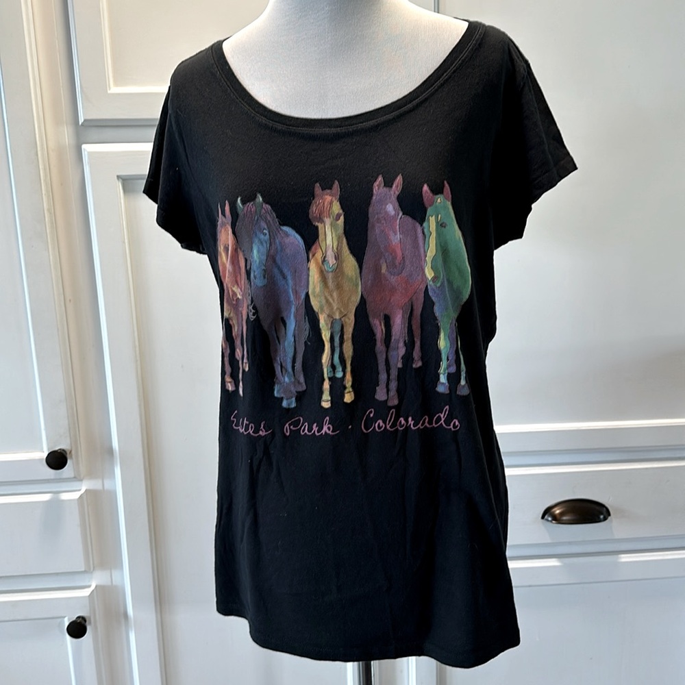 Duck Co. horses tee sz large Estes Park, CO excellent pre- owned black.